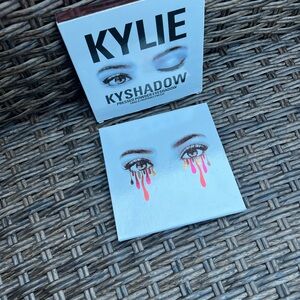 Kylie Cosmetics "The Burgundy Palette New